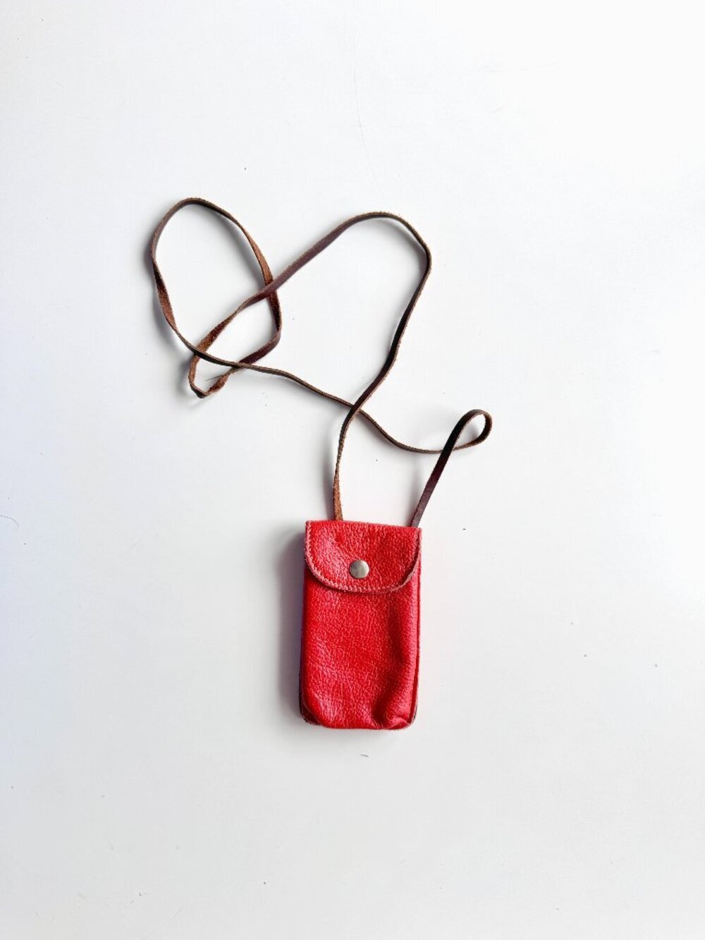 ROOTS Tribe Red Pebbled Leather Small Y2K Cell Phone Crossbody Pouch Purse
